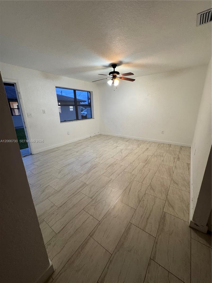 2124-2126 Thomas Street 2126 Property Photo 4