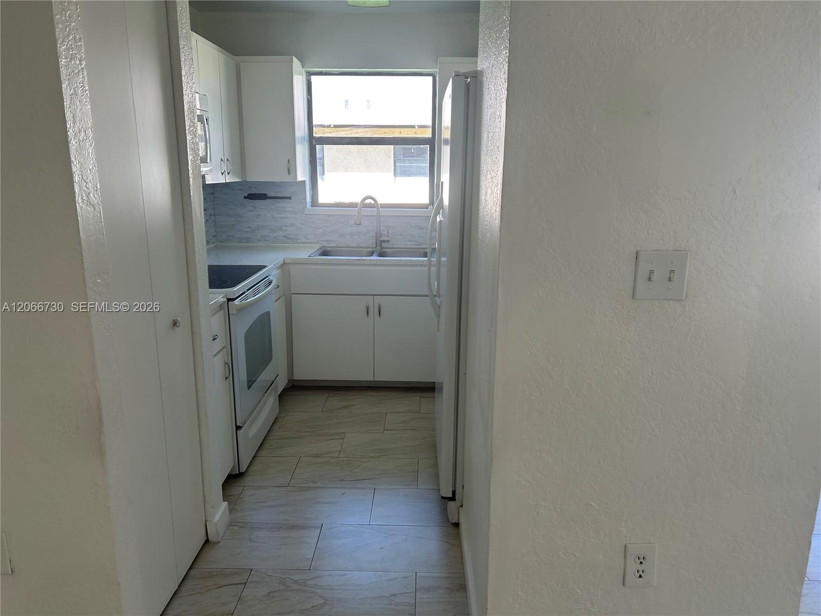 2124-2126 Thomas Street 2126 Property Photo 6