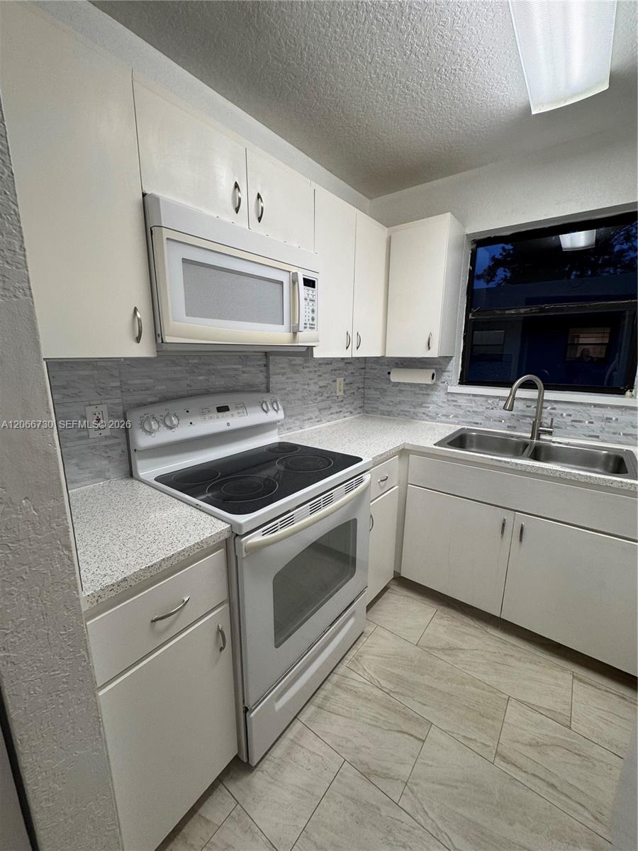 2124-2126 Thomas Street 2126 Property Photo 7