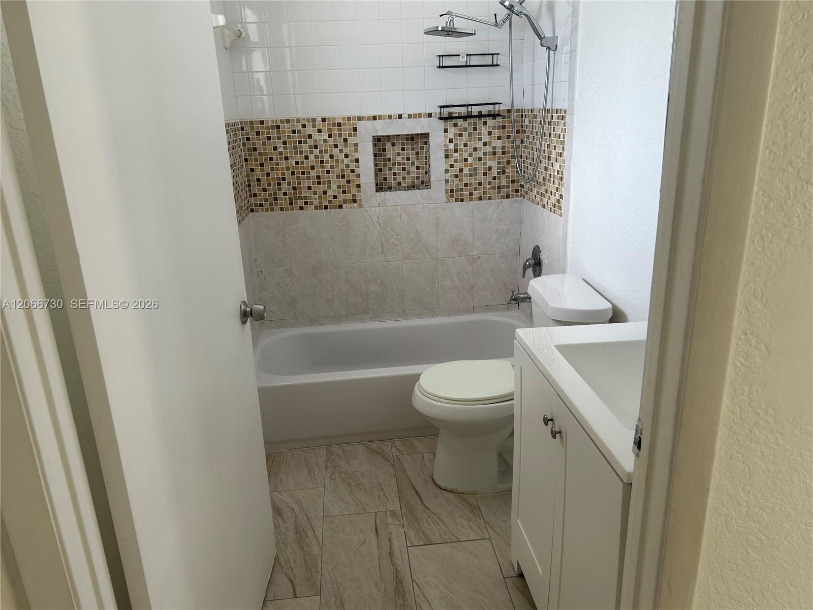 2124-2126 Thomas Street 2126 Property Photo 11