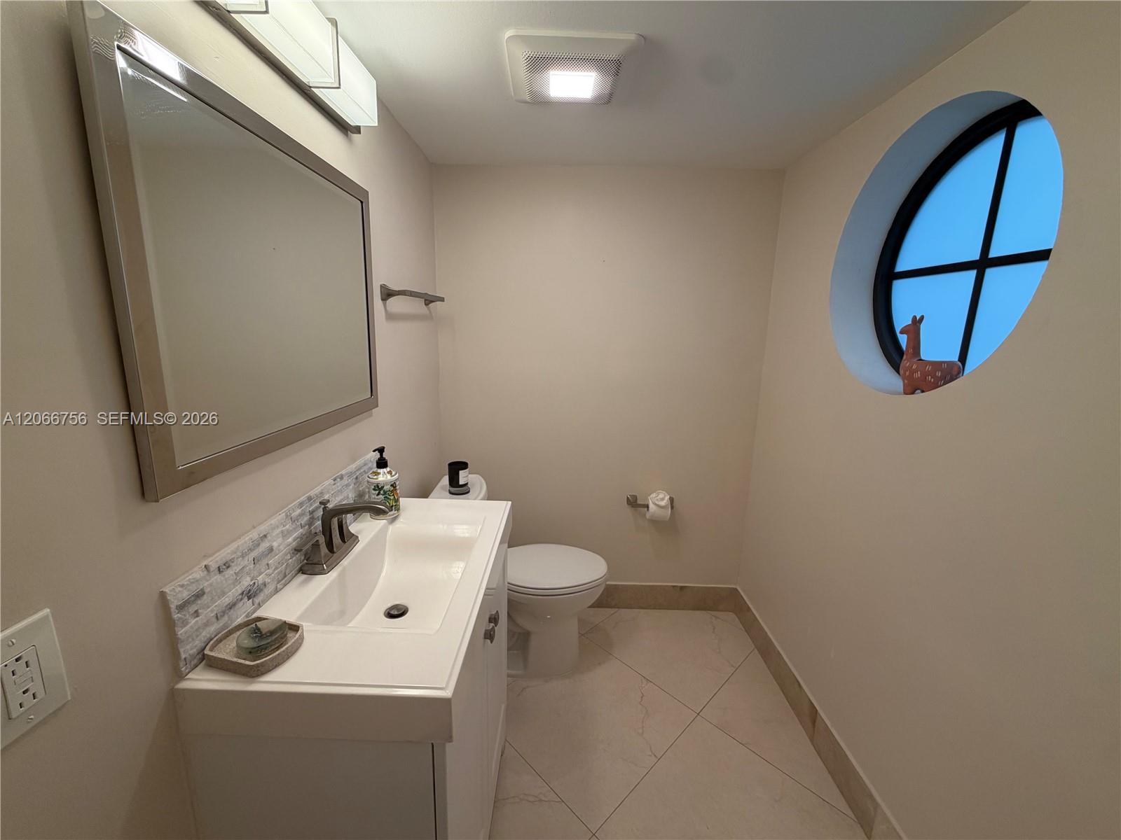 A12066756 Property Photo 10