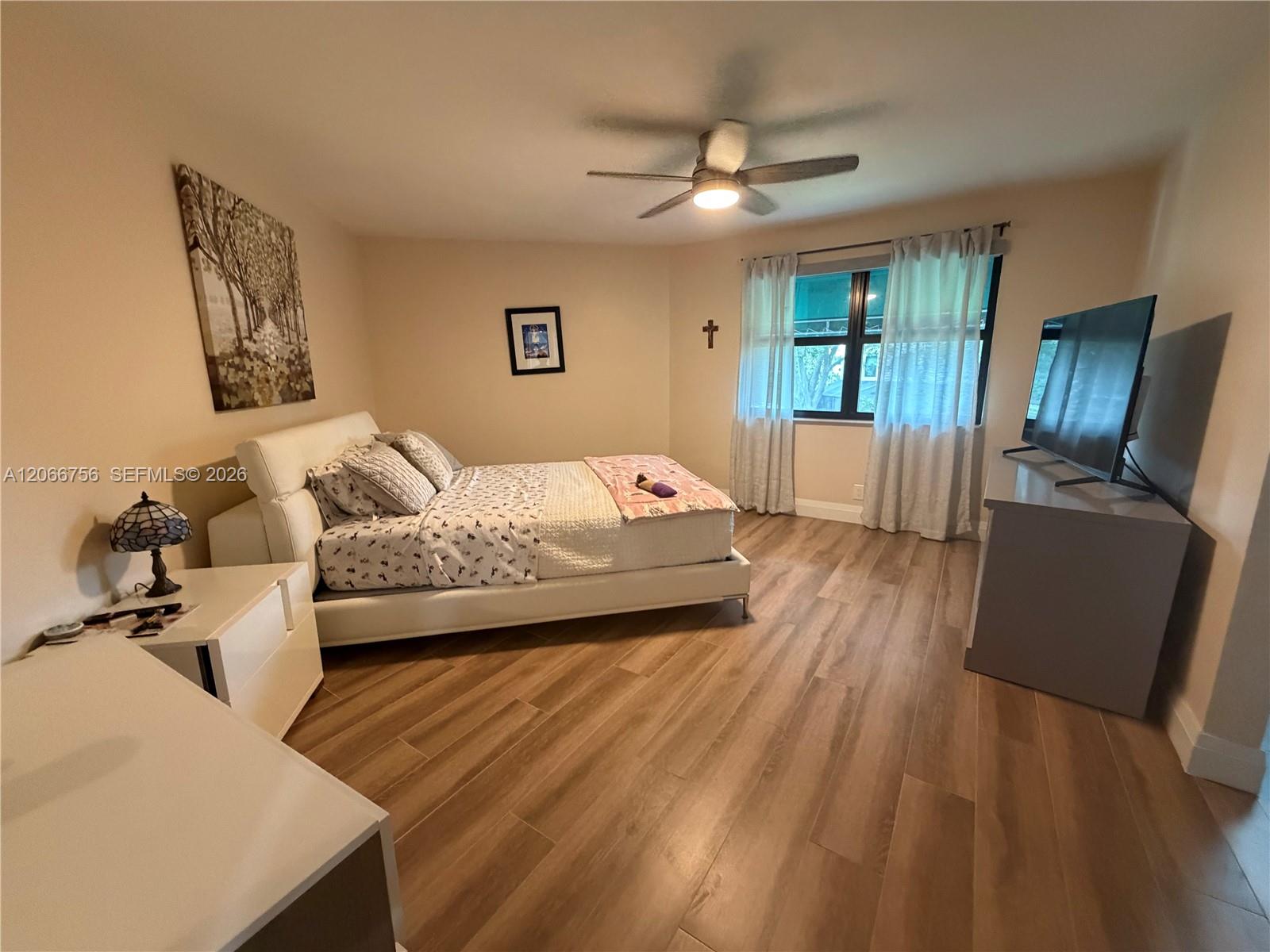 A12066756 Property Photo 12