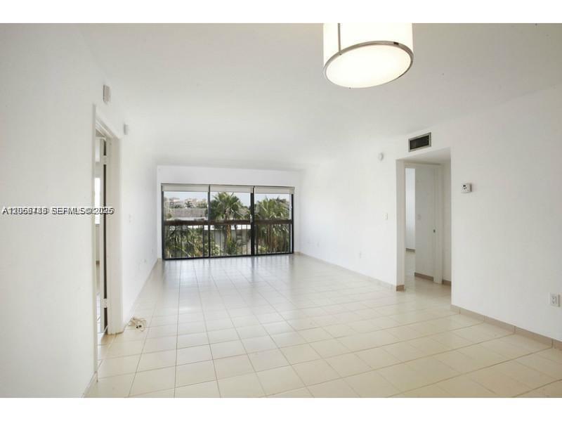 255 Galen Drive 4l Property Photo 5