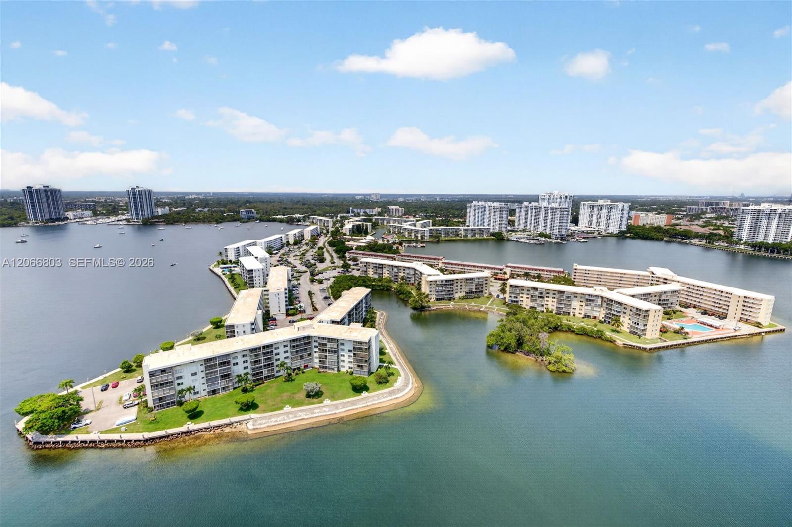 1000 Island Boulevard 2911 Property Photo 17