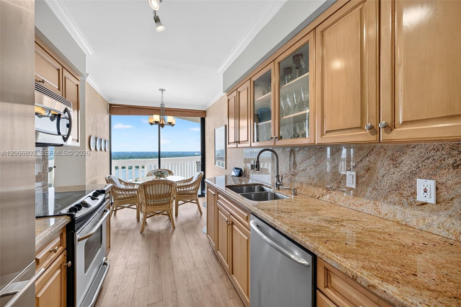 1000 Island Boulevard 2911 Property Photo 25