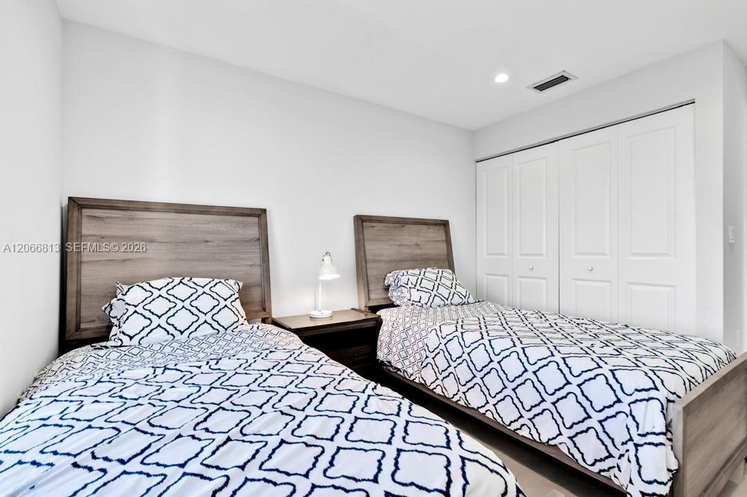 94825 Overseas Property Photo 6