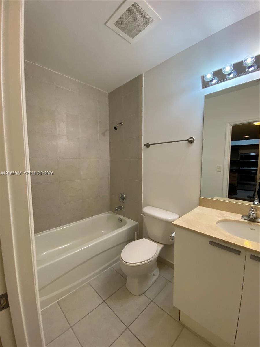 140 S Dixie Highway 1025 Property Photo 11