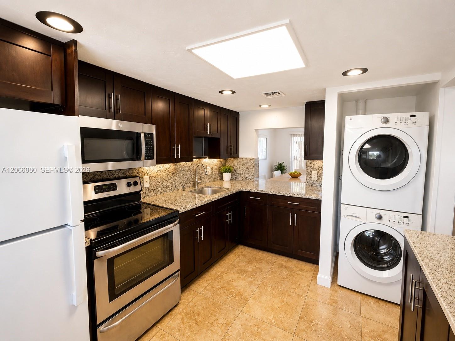 1720 W 75th Street Property Photo 5