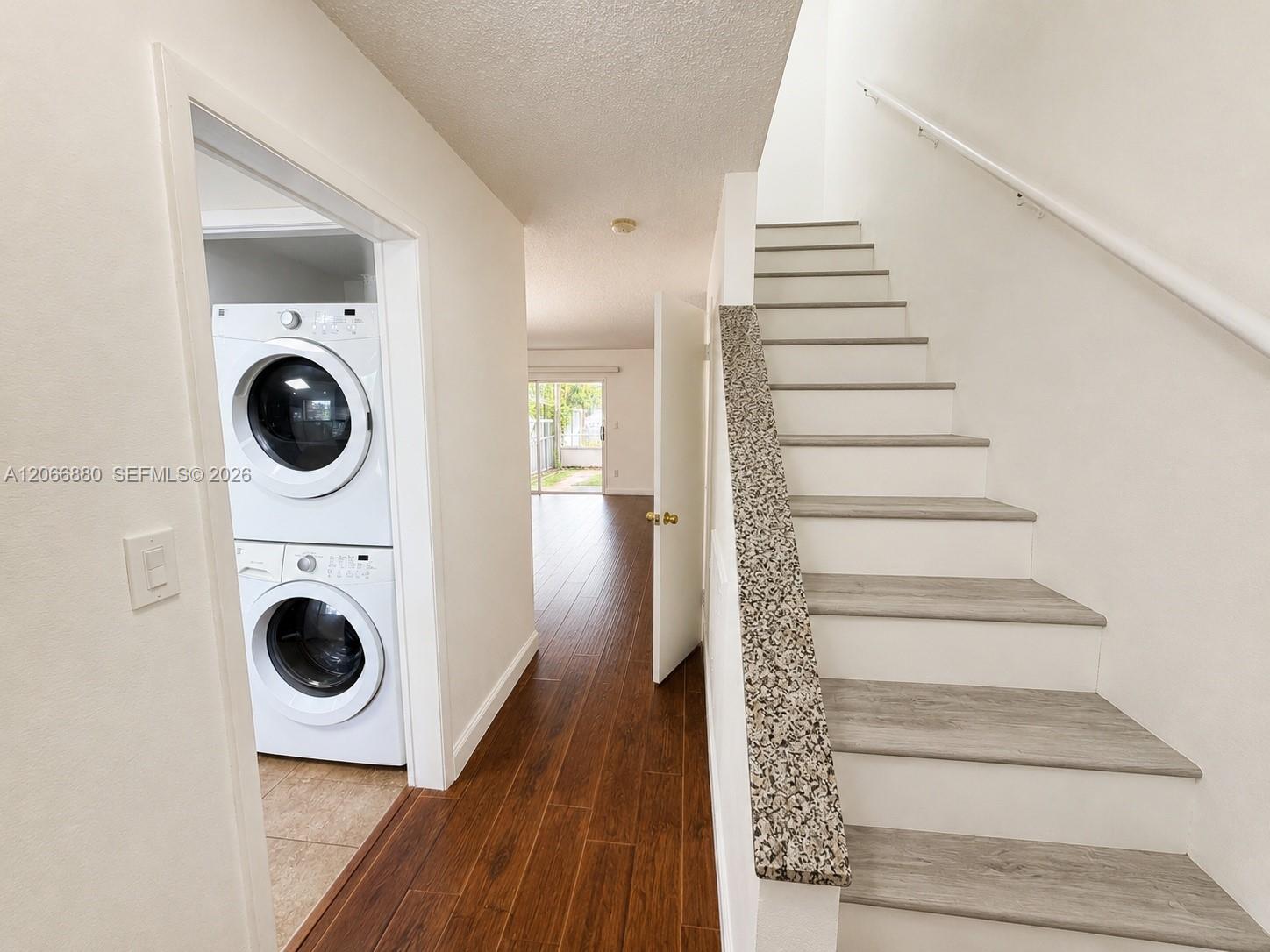 1720 W 75th Street Property Photo 14