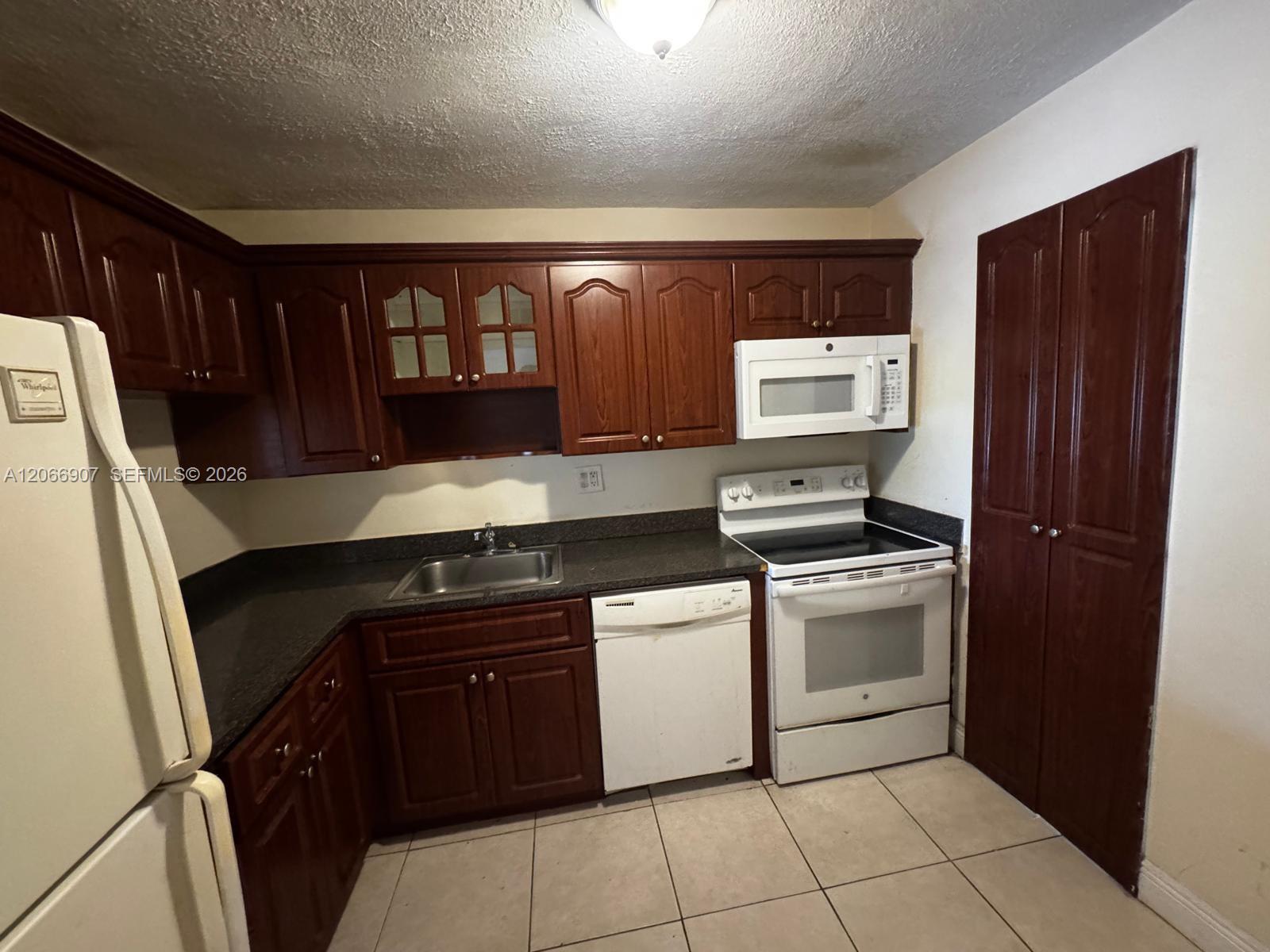 8020 N Colony Circle N 308 Property Photo 4