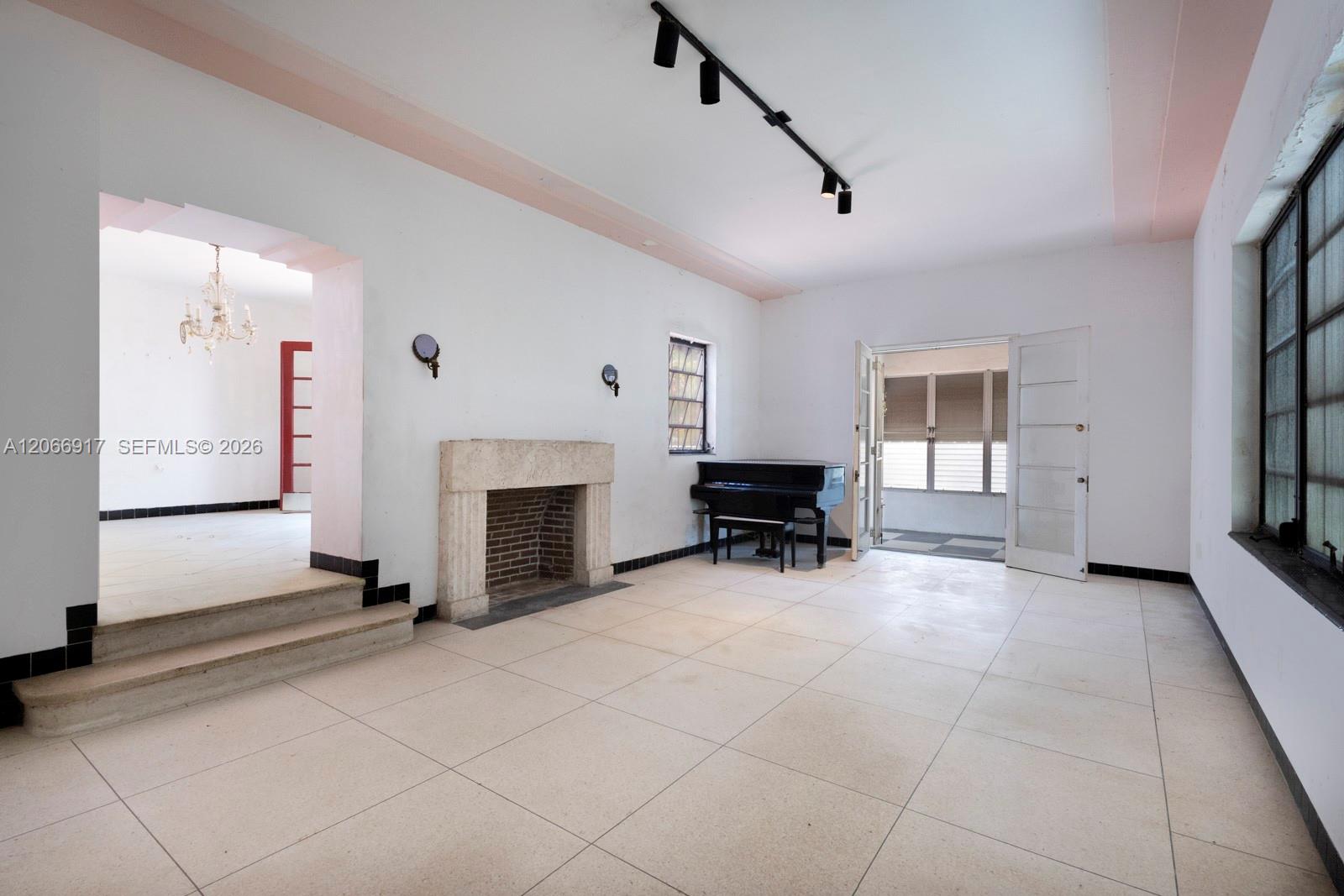 621 Ne 57th Street Property Photo 4