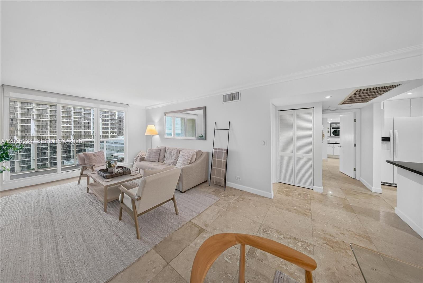 2301 Collins Avenue 908 Property Photo 6