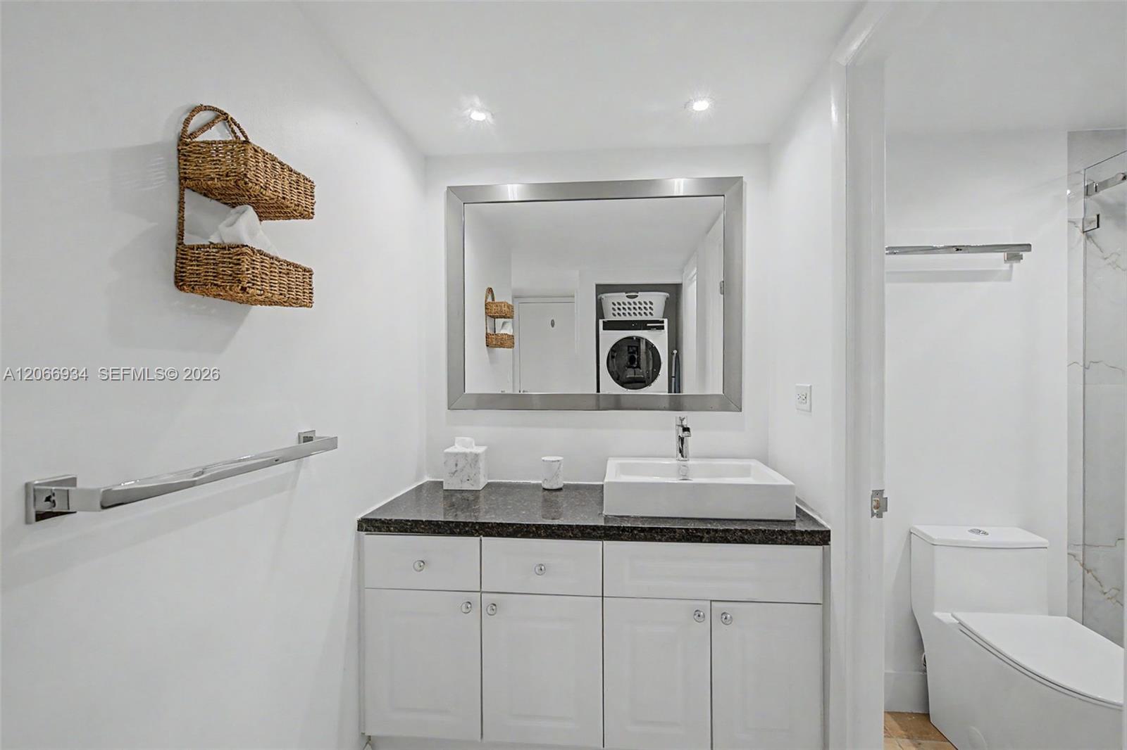 2301 Collins Avenue 908 Property Photo 17