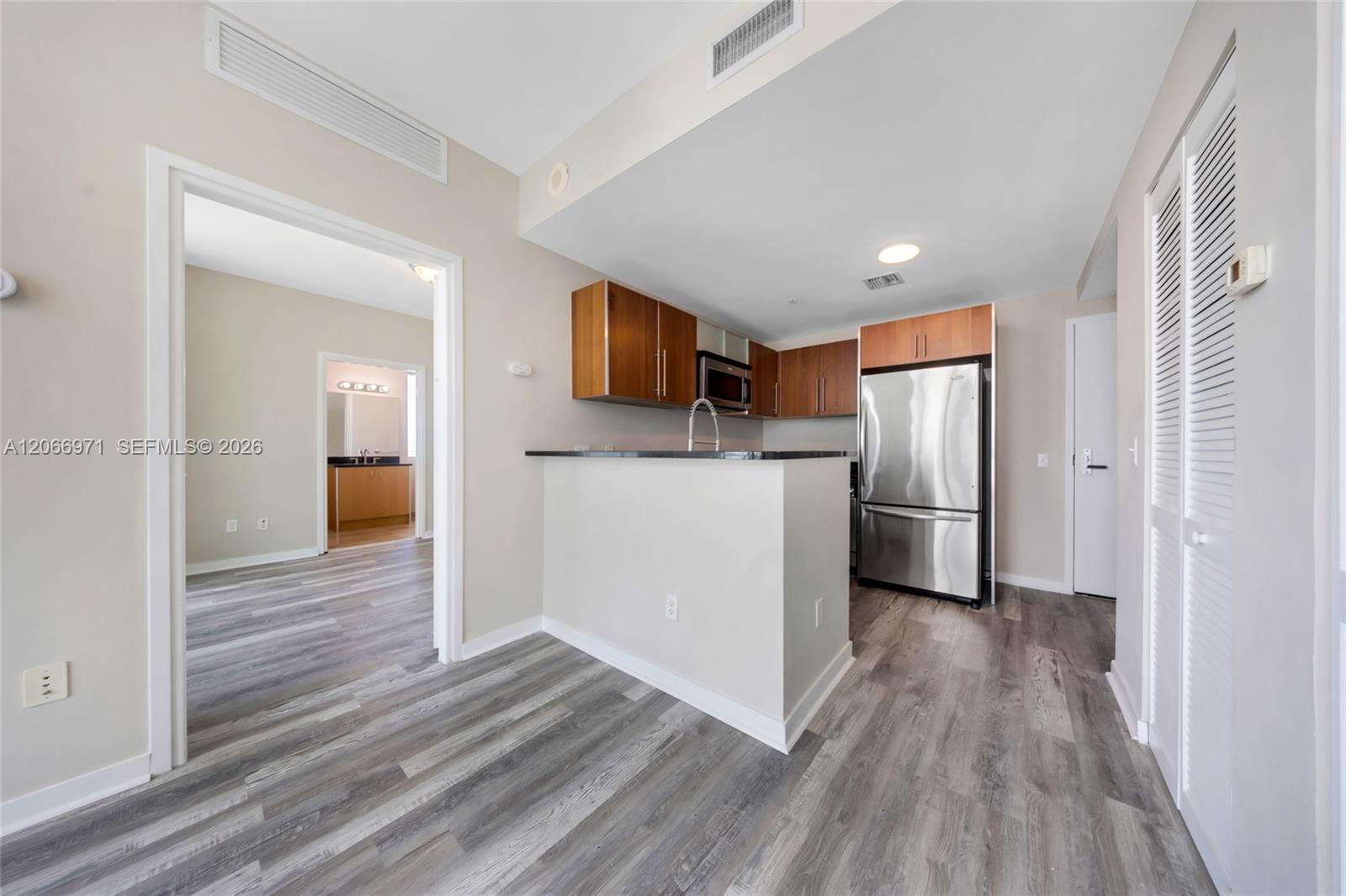 300 S Biscayne Boulevard T-2911 Property Photo 1
