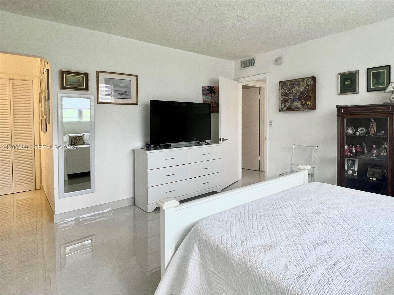 A12066991 Property Photo 23