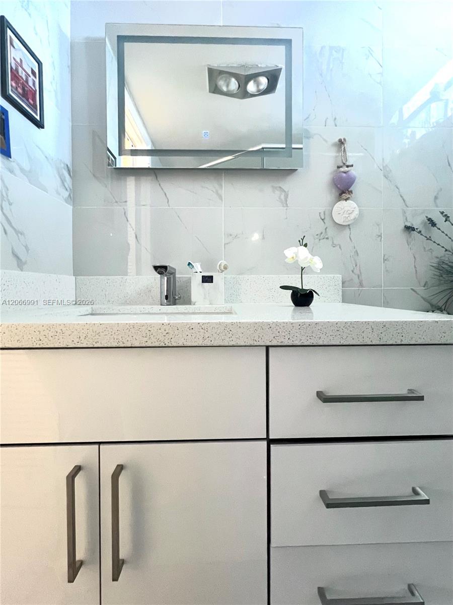 A12066991 Property Photo 24