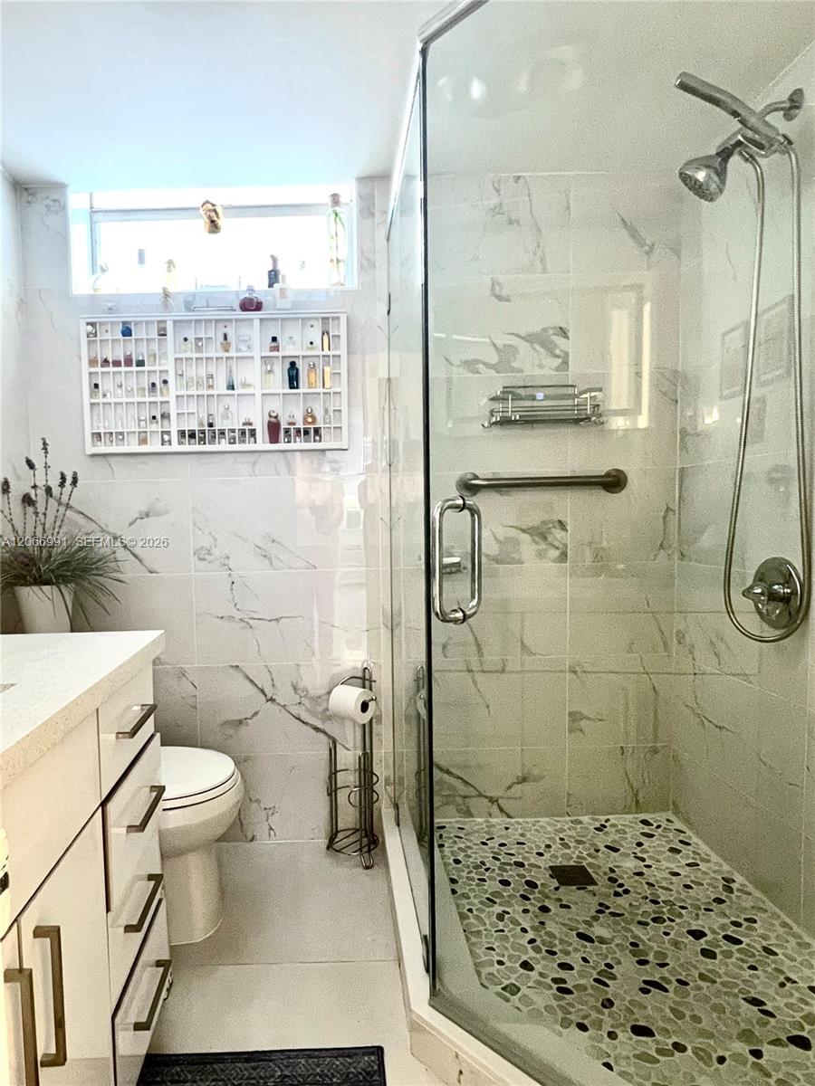 A12066991 Property Photo 25