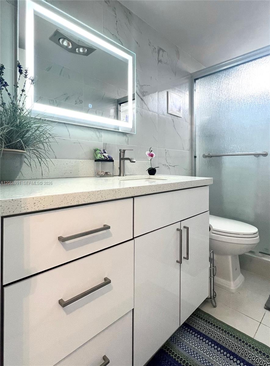 A12066991 Property Photo 31