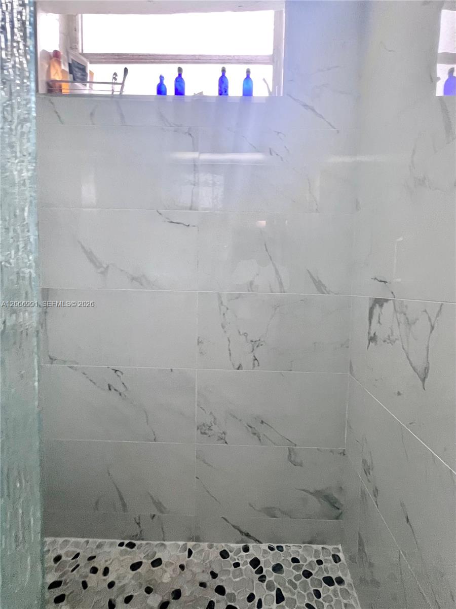 A12066991 Property Photo 32