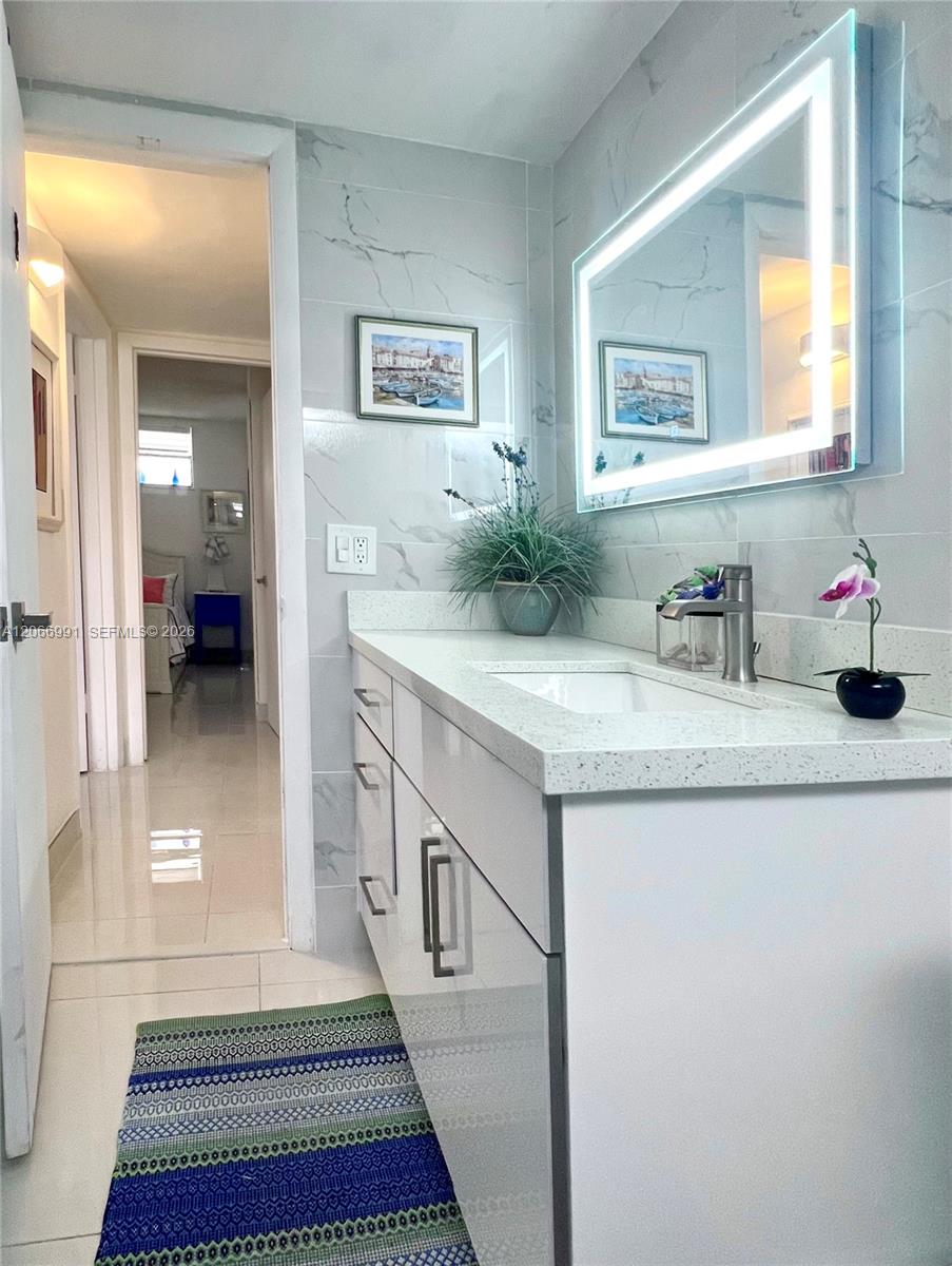 A12066991 Property Photo 33