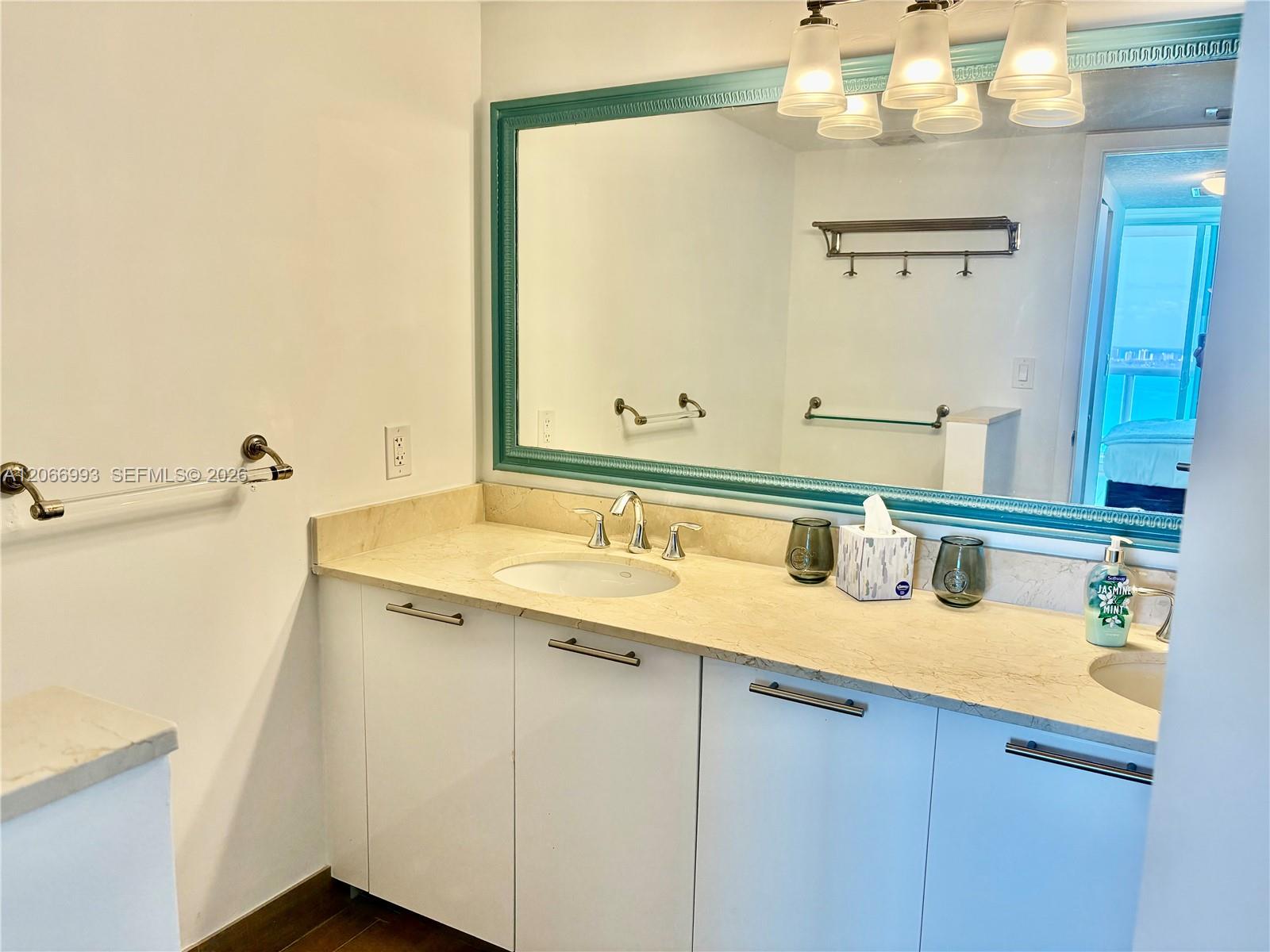 1800 N Bayshore Drive 4209 Property Photo 36