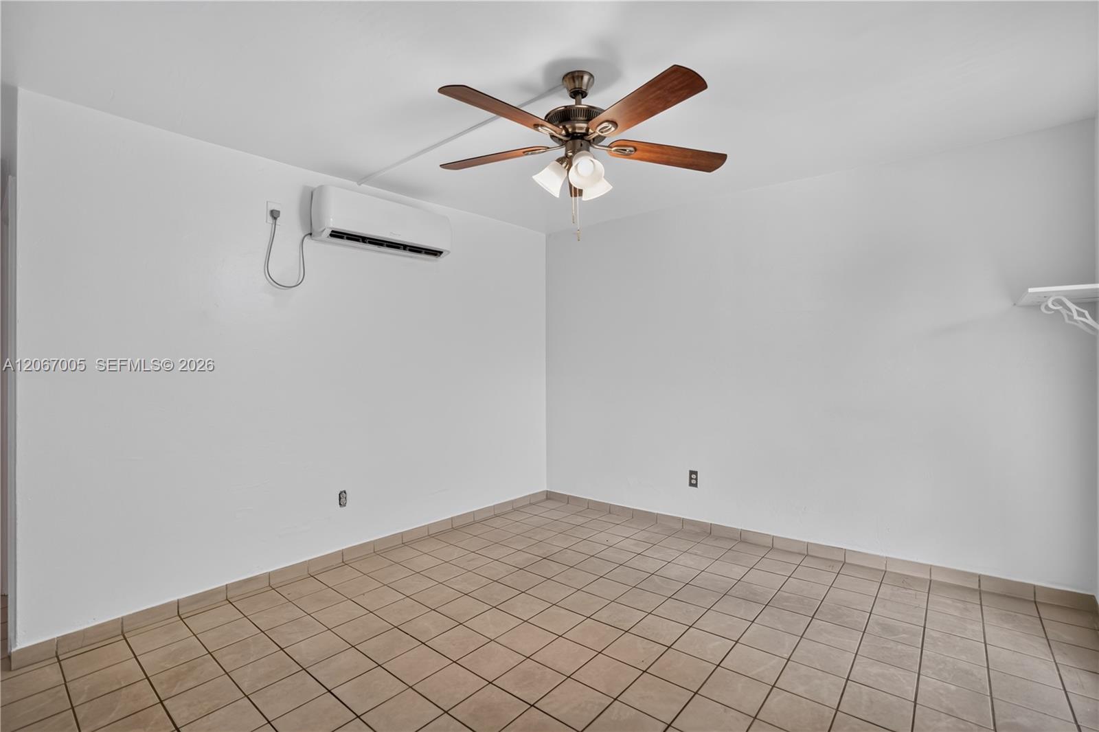 1600 S Le Jeune Road 14 Property Photo 6