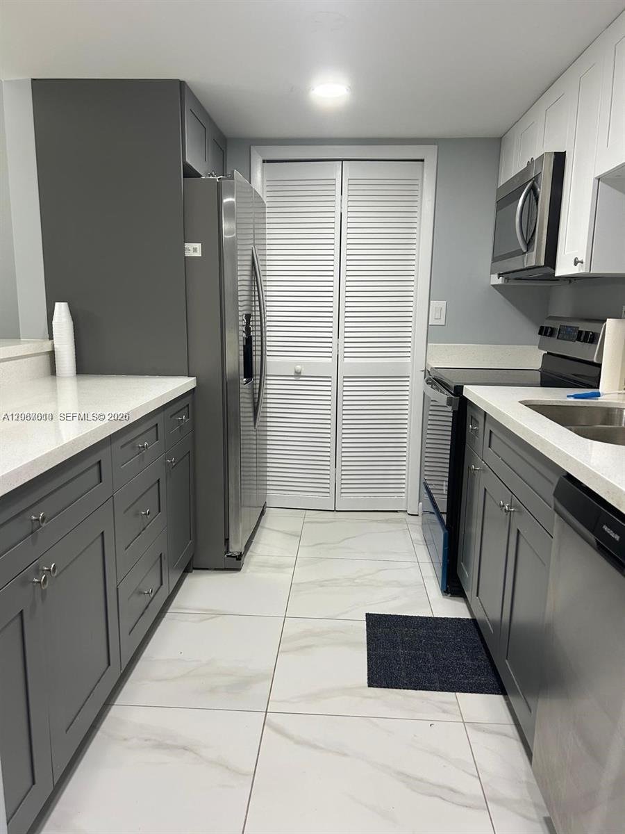230 Lakeview Drive 209 Property Photo 5