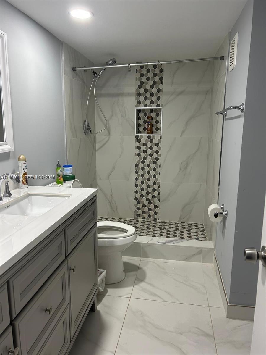 230 Lakeview Drive 209 Property Photo 8