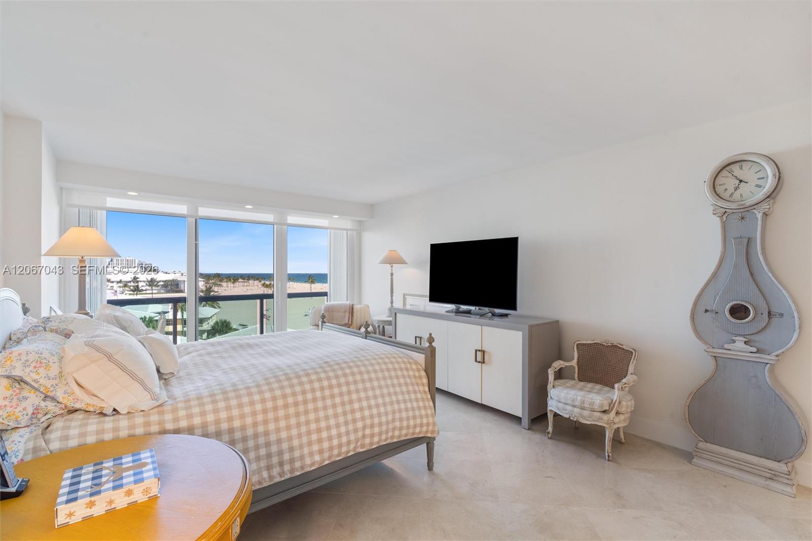 2100 S Ocean Lane 412 Property Photo 22