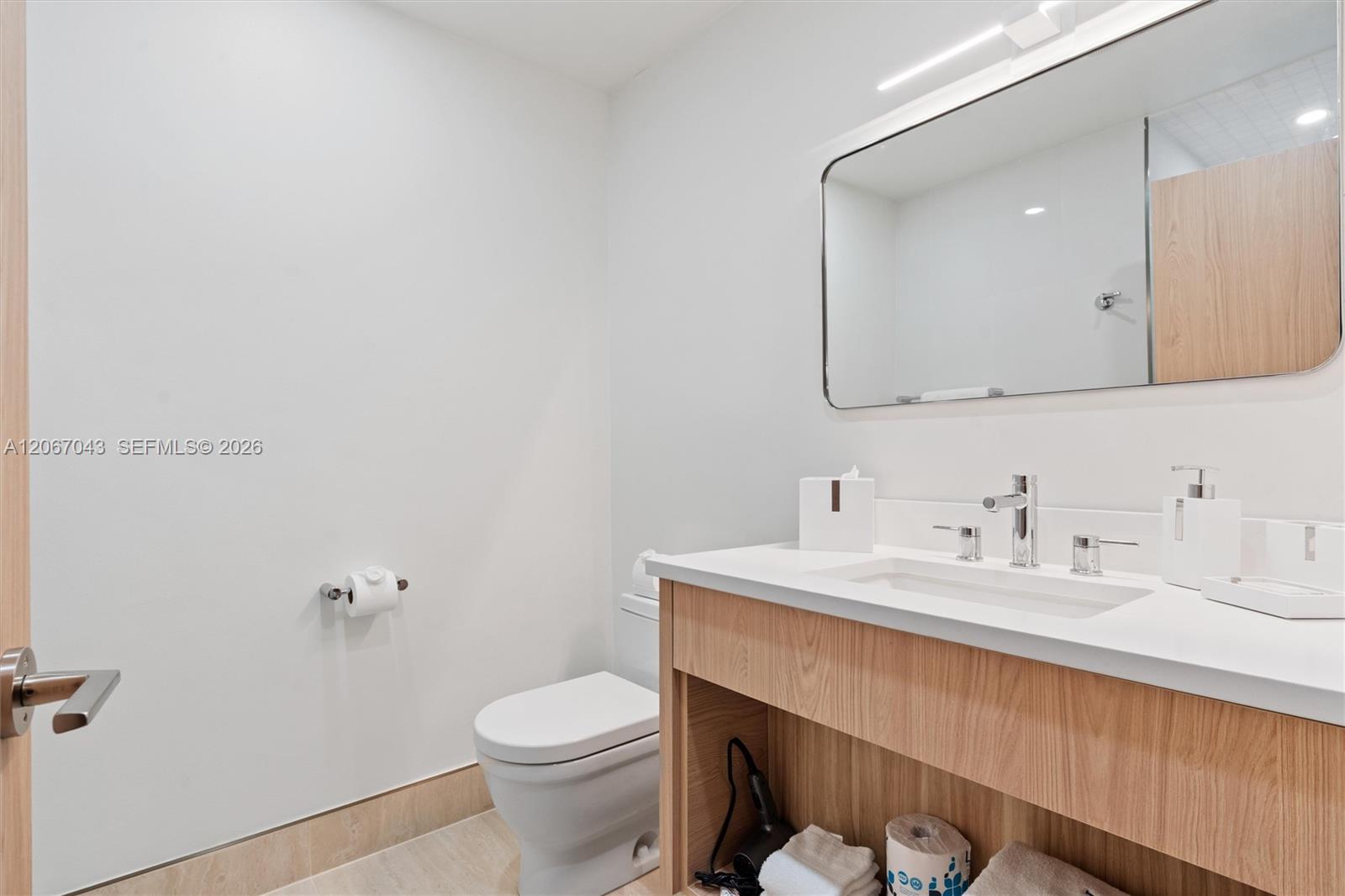 2100 S Ocean Lane 412 Property Photo 68