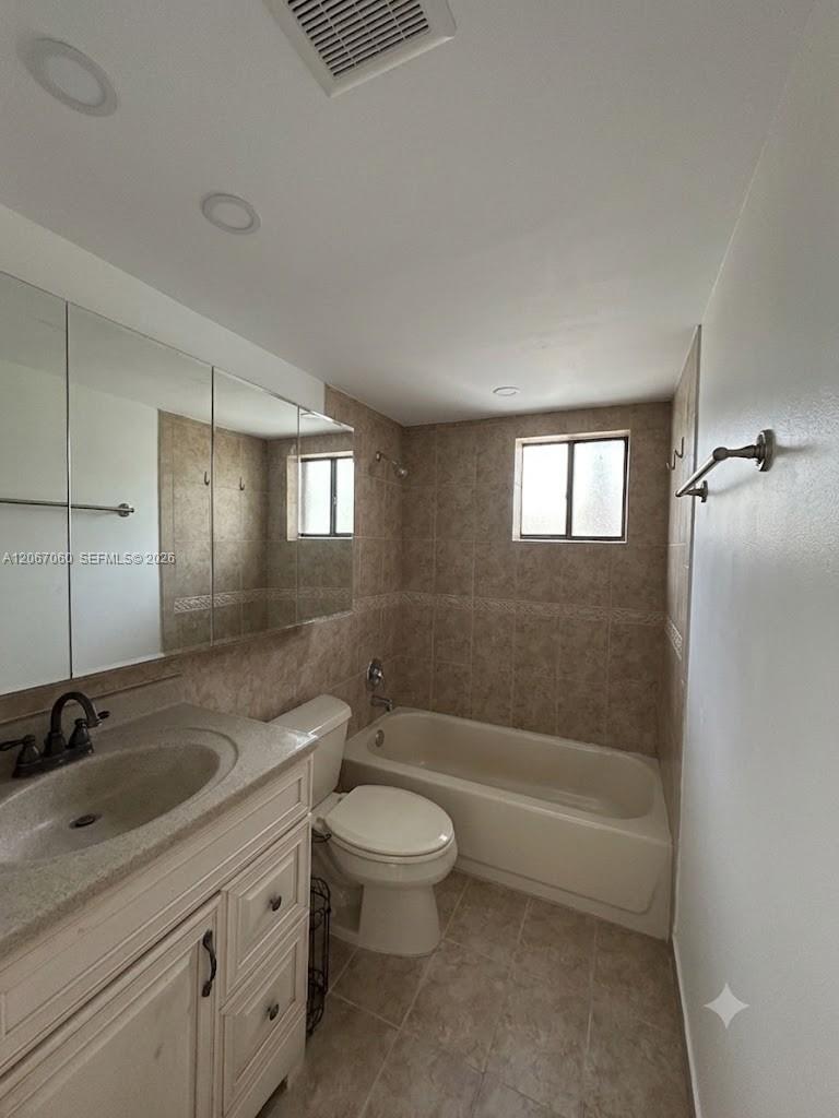 8065 Sw 107th Avenue 201 Property Photo 7