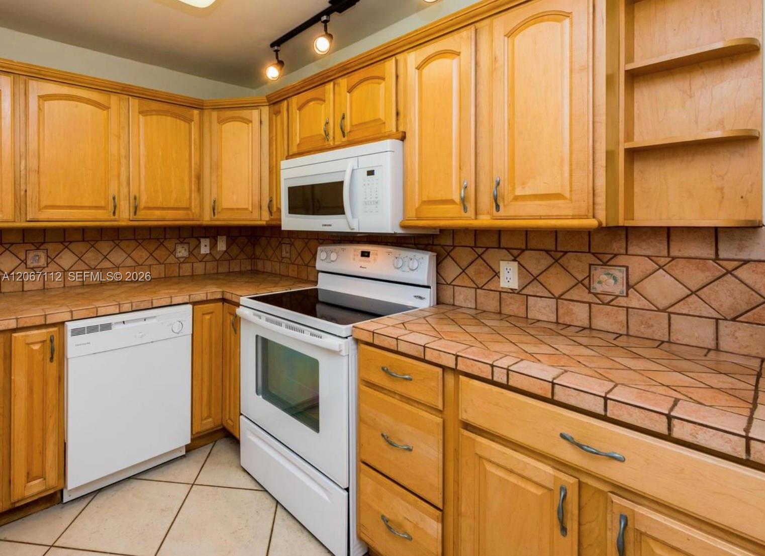 2049 S Ocean Drive 806 Property Photo 7