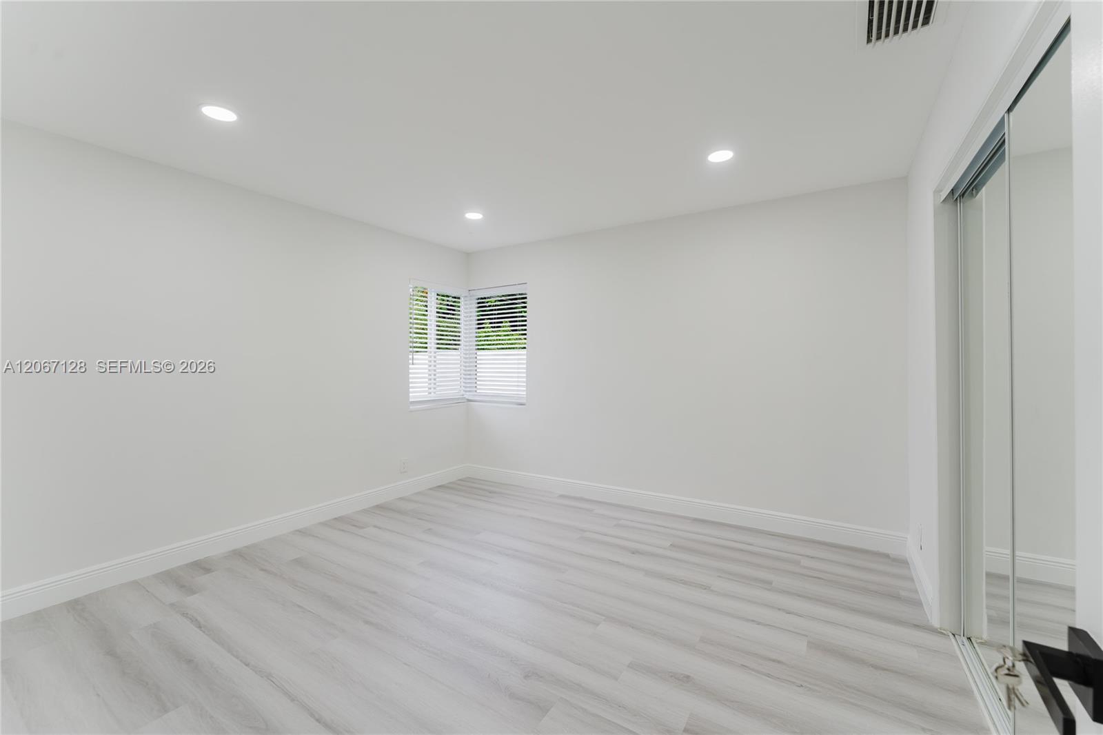 481 Ne 51st Street Property Photo 20
