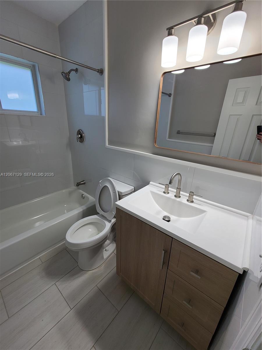 1240 Ne 207th Terrace Property Photo 6