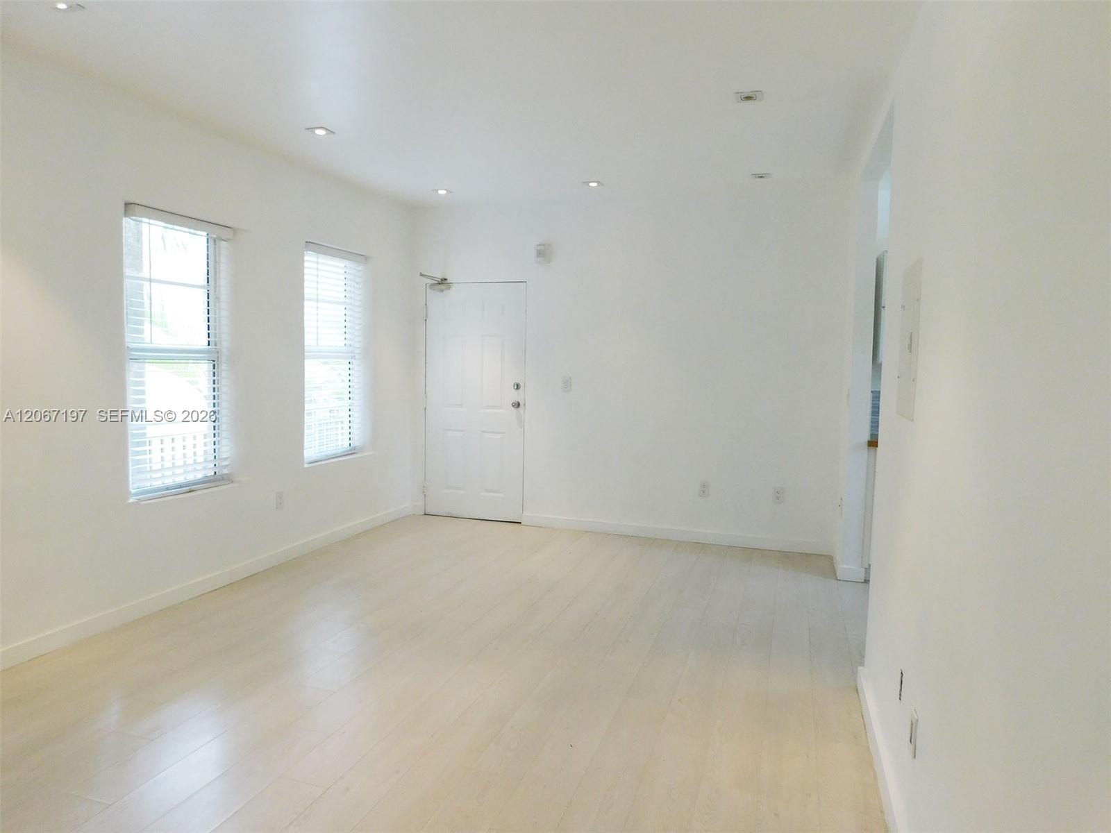 4812 Pine Tree Drive 206 Property Photo 5