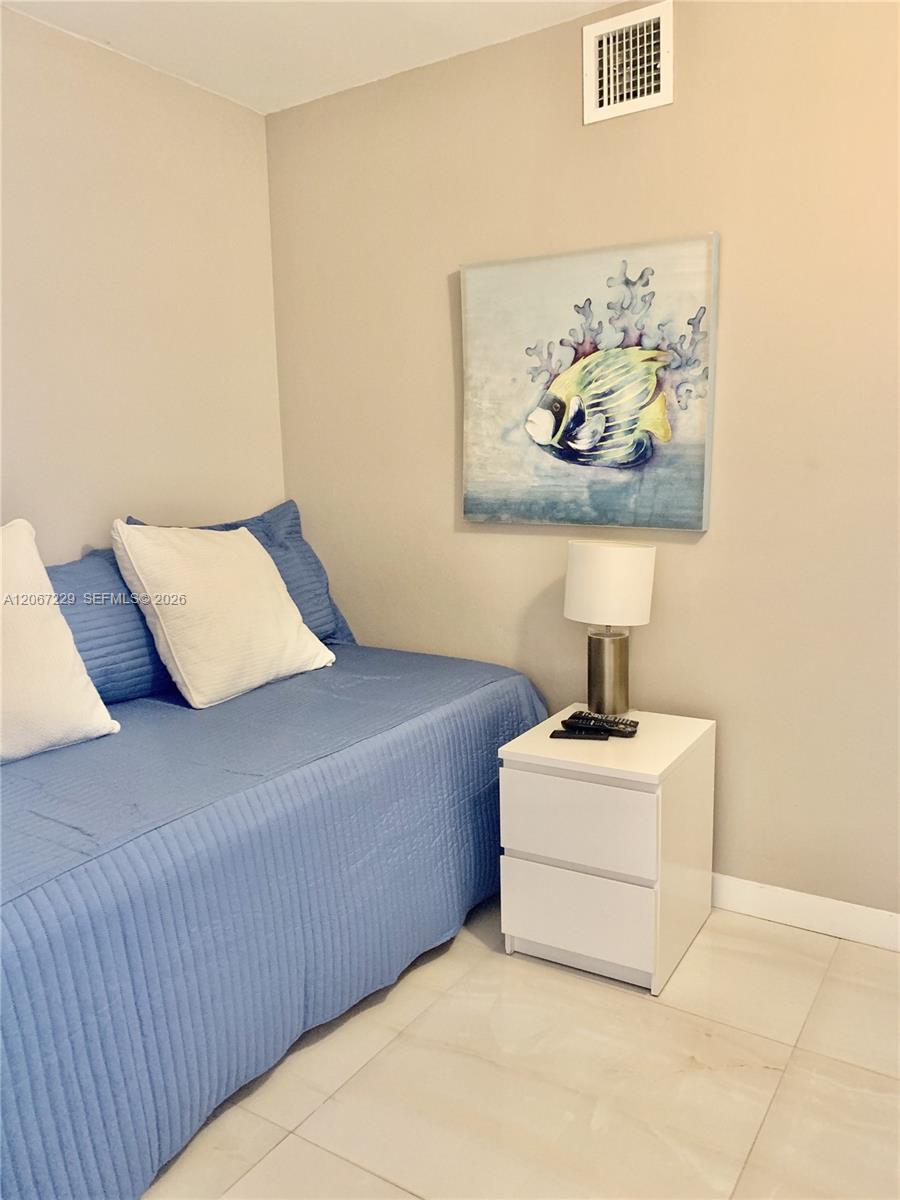 5701 Collins Avenue 1003 Property Photo 11