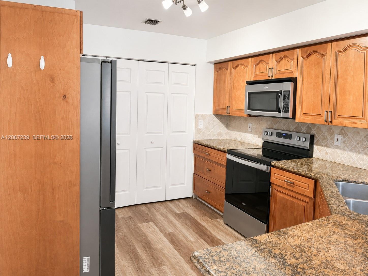 12615 Sw 54th Court Property Photo 5