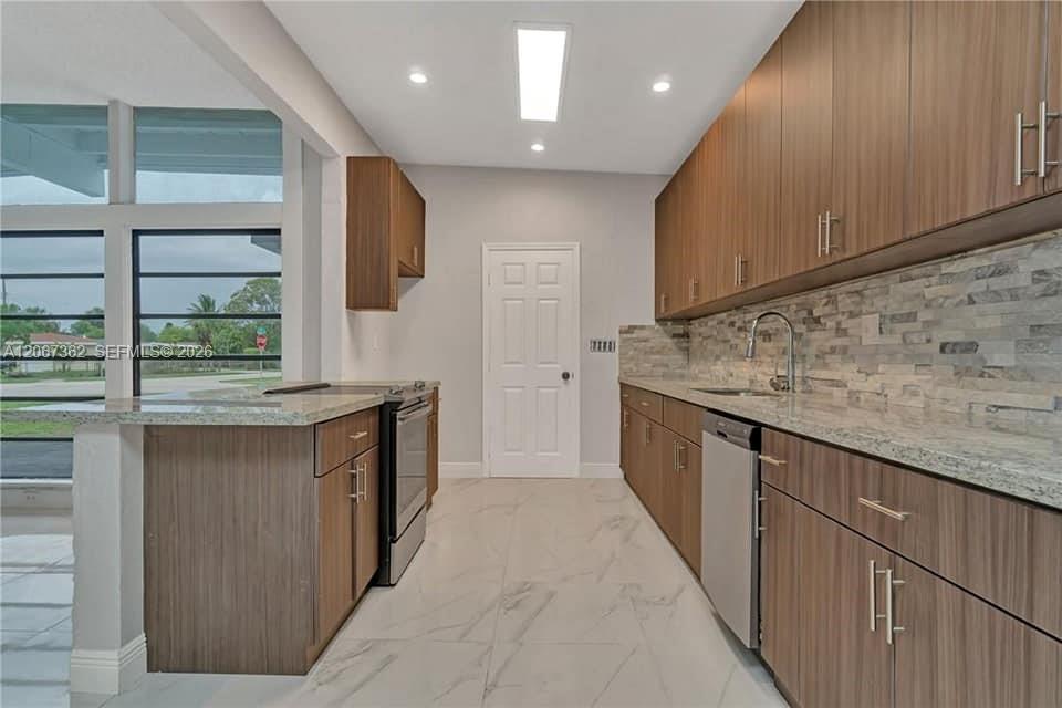 486 W Evanston Circle Property Photo 2