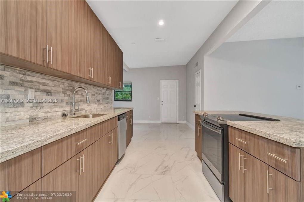 486 W Evanston Circle Property Photo 3