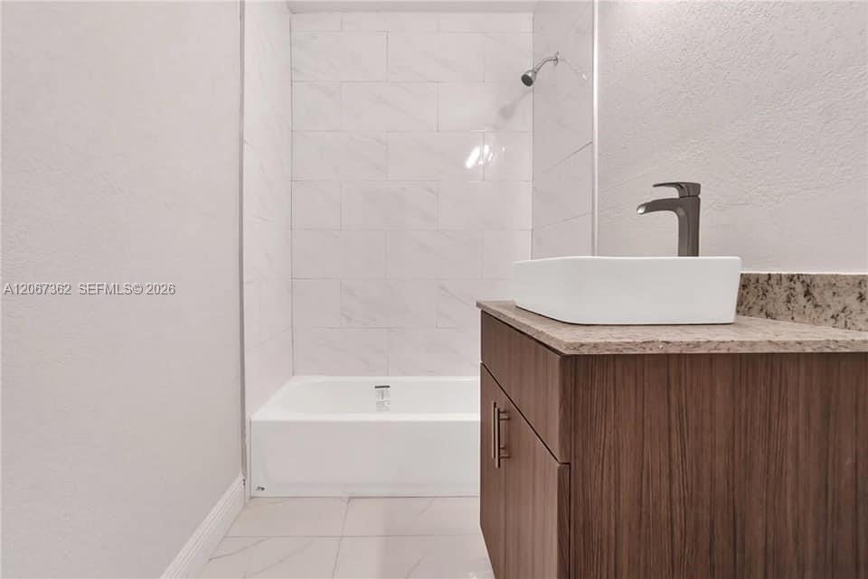 486 W Evanston Circle Property Photo 6