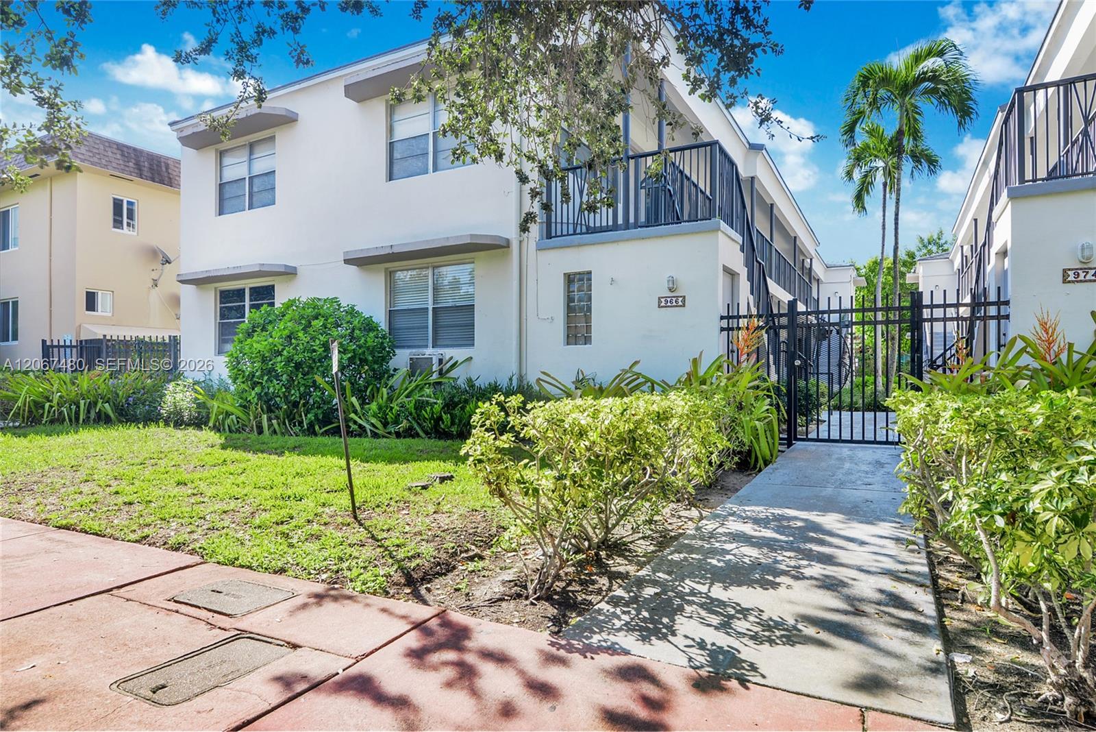 974 Biarritz Drive 11 Property Photo 4
