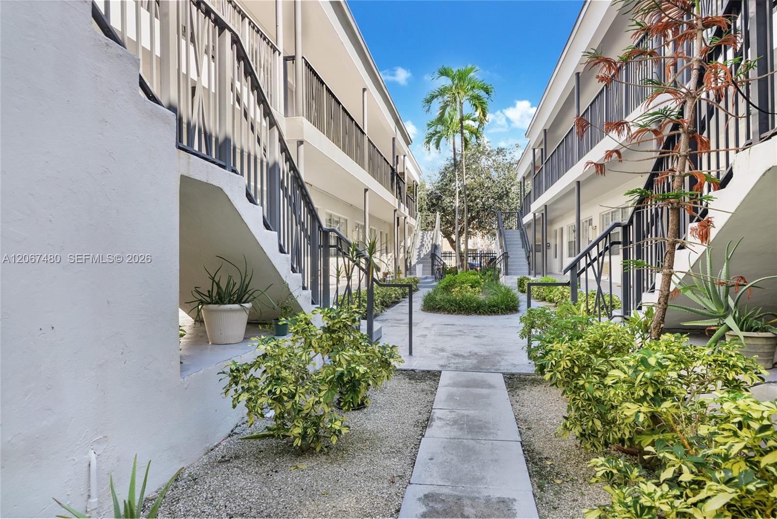 974 Biarritz Drive 11 Property Photo 6