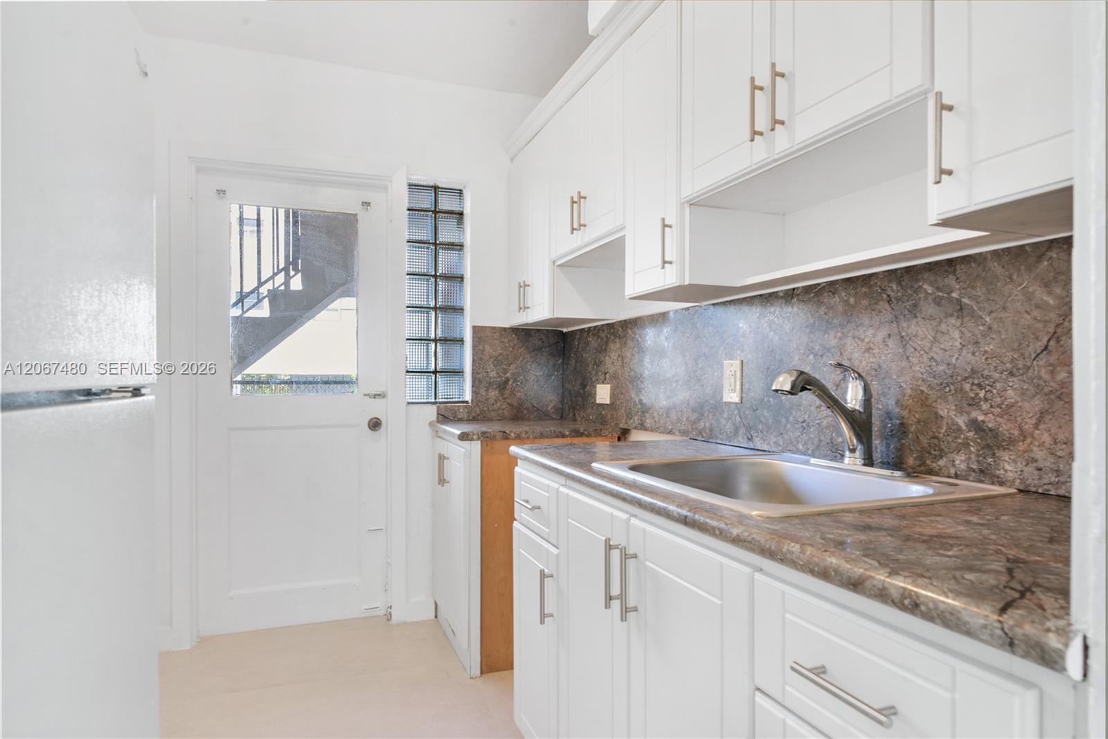 974 Biarritz Drive 11 Property Photo 8