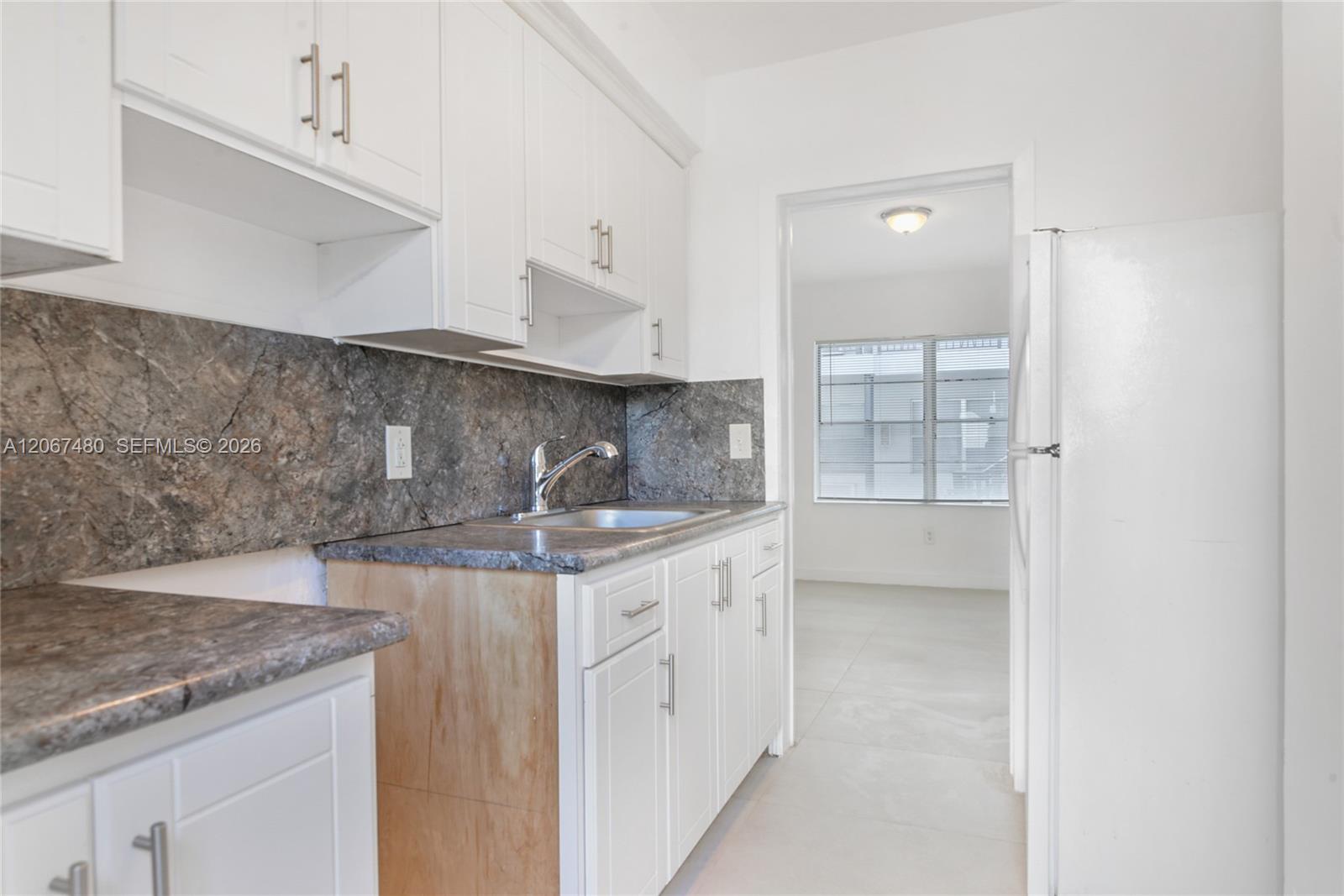 974 Biarritz Drive 11 Property Photo 9