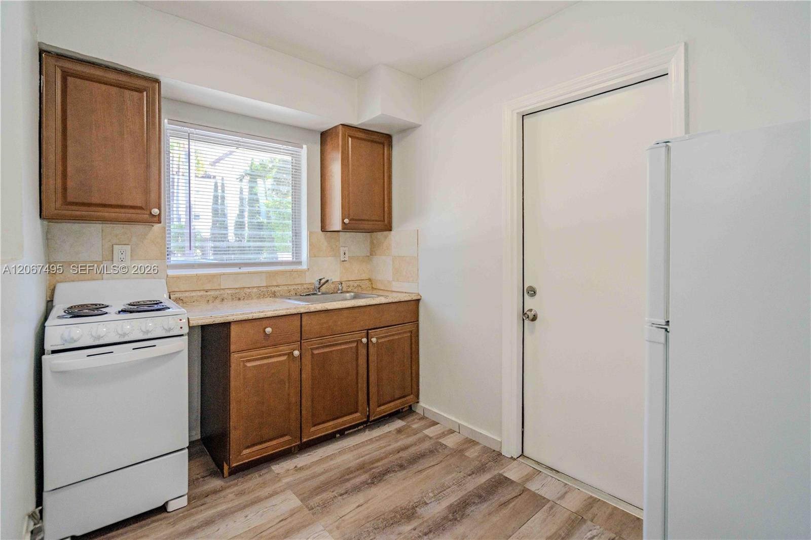 260 Navarre Avenue 2 Property Photo 7