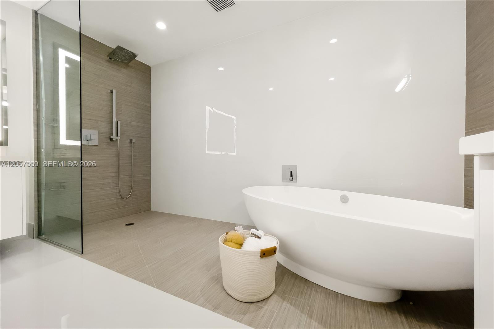 330 Sunny Isles Boulevard 5-1102 Property Photo 15