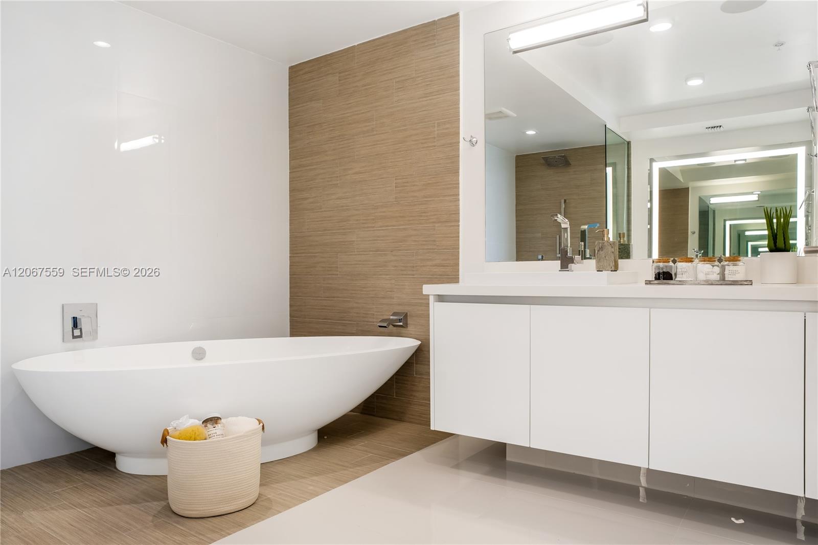 330 Sunny Isles Boulevard 5-1102 Property Photo 16