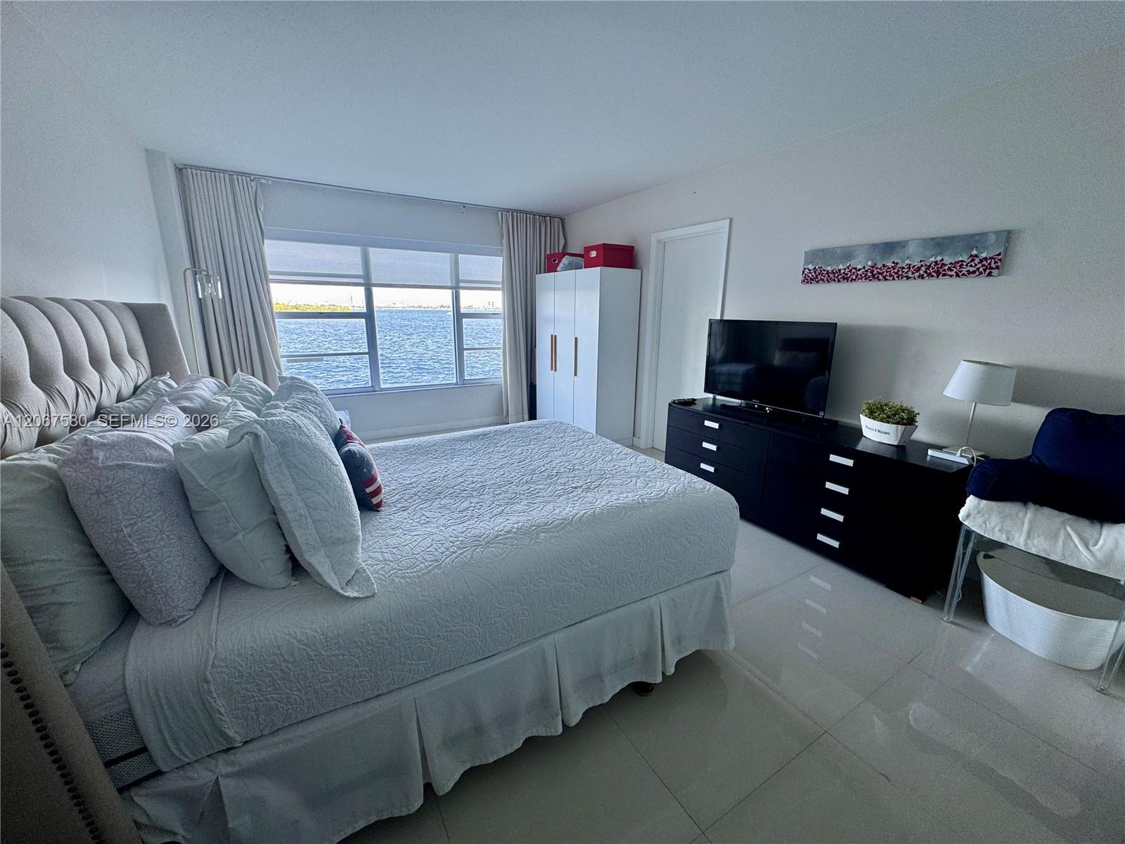 11111 Biscayne Boulevard 2b Property Photo 1