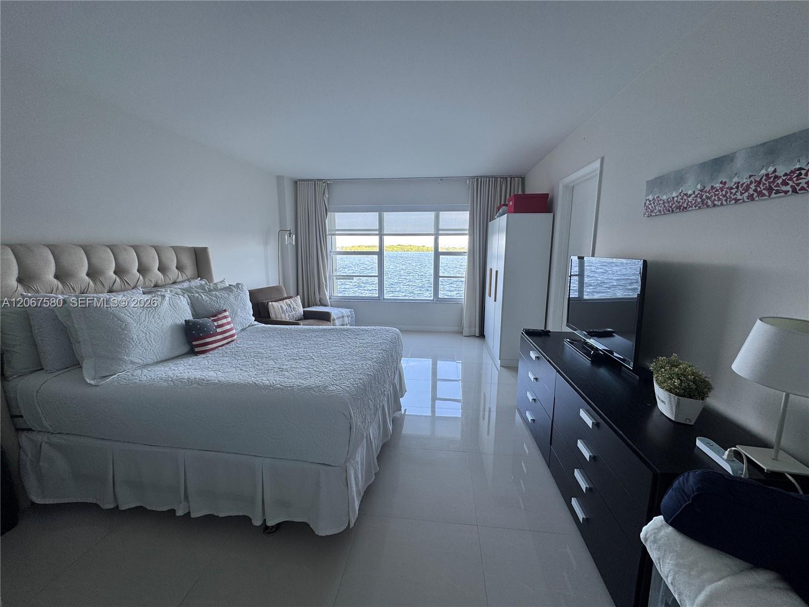 11111 Biscayne Boulevard 2b Property Photo 3