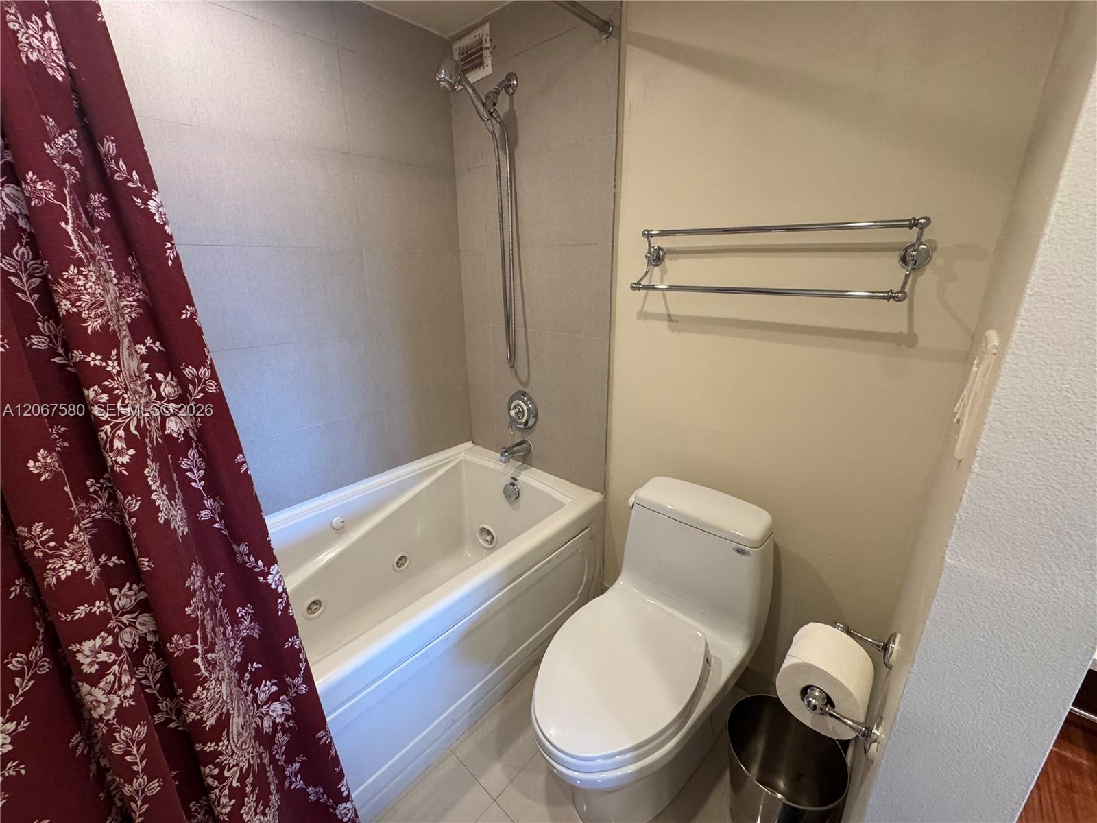 11111 Biscayne Boulevard 2b Property Photo 9